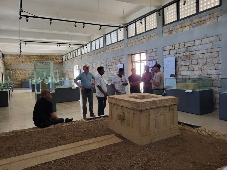 im Museum Gespräche