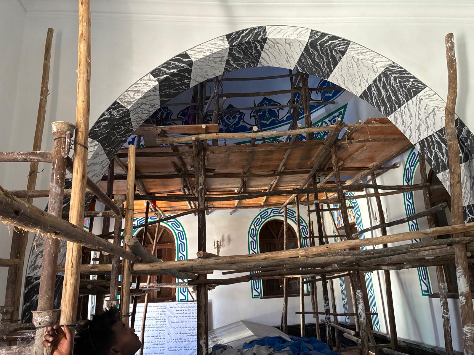 Behebung der Kriegsschäden in der Moschee von Negash. Die Arbeiten sind fast fertig.