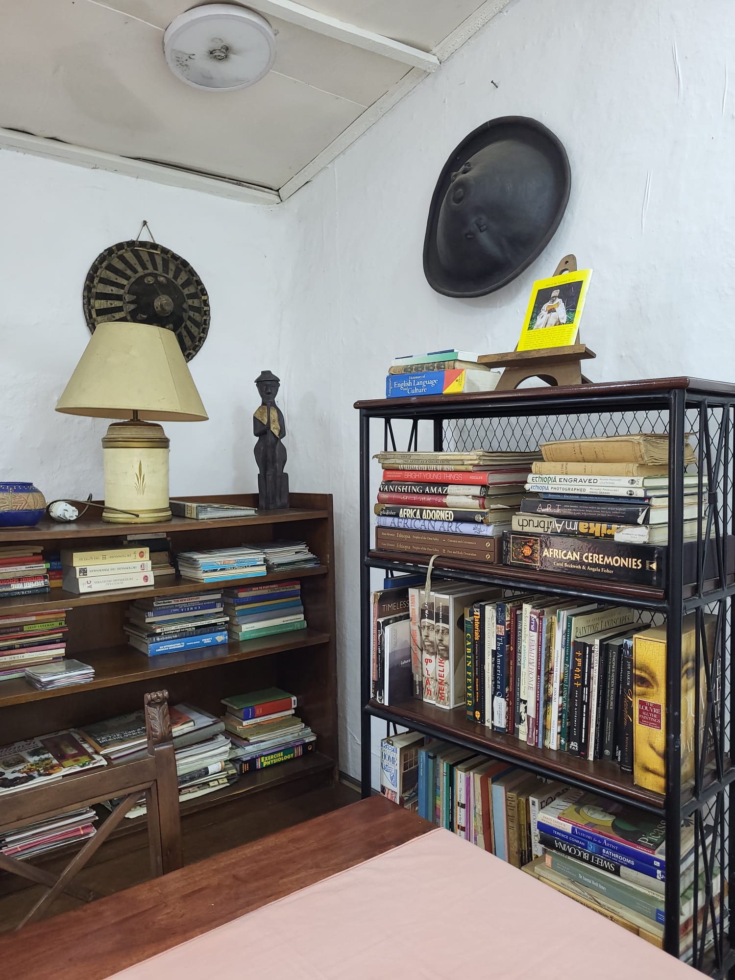 Die Bibliothek in Yimtubezina Museum.