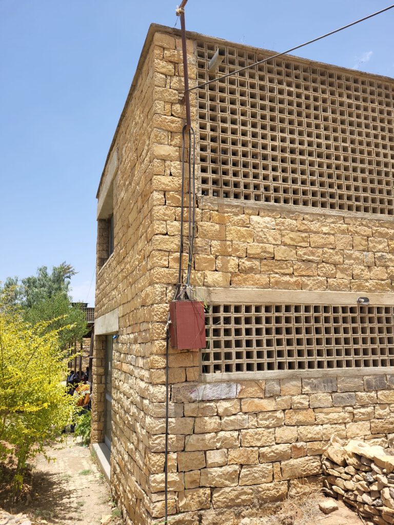 Anbindung des Museums an das Stromnetz.