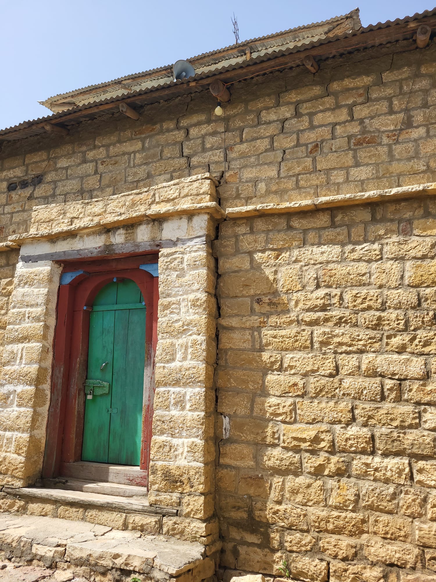 Die Kirche von Abuna Gerima, die Risse an dem Gebäude verschlimmern sich.